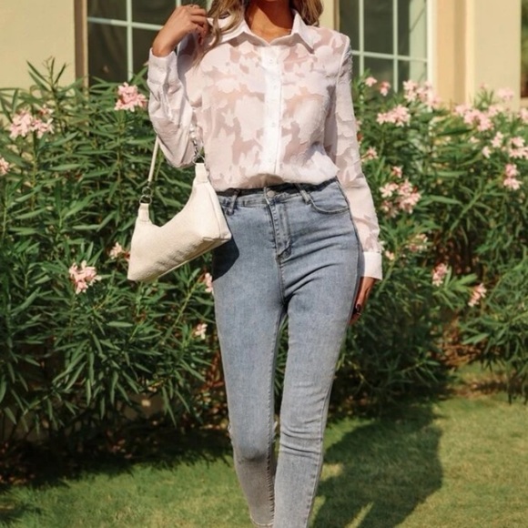 New white floral oblique button down top - Picture 6 of 7